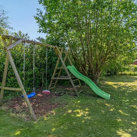 Three-bedroom In Dom wakacyjny *