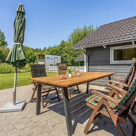 Three-bedroom In Dom wakacyjny *